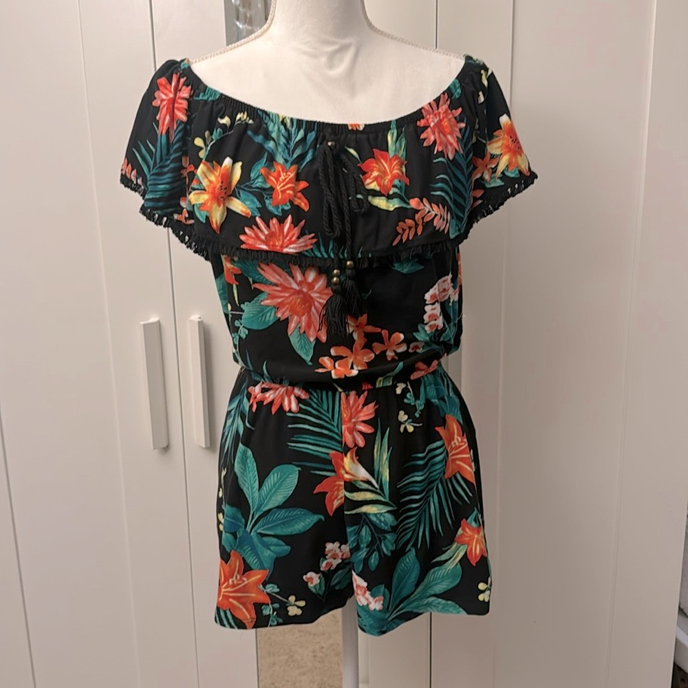 Off Shoulder Romper SIZE M
